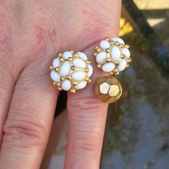 Vintage Art Deco Milk Glass Cabochon Ring - Picture 5 of 7